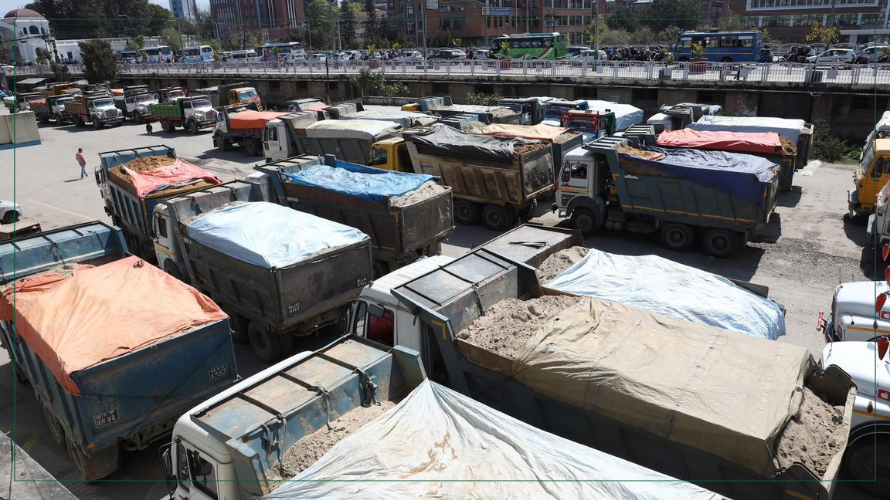 ४२ वटा ट्रिपरहरूलाई कारबाही