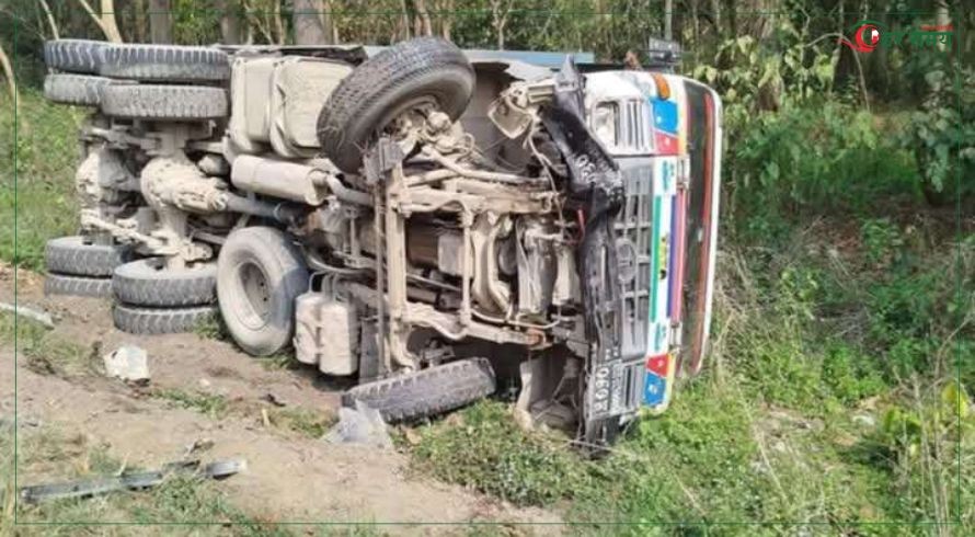 बारामा कार र ट्रिपर ठोक्किदा दुईको मृत्यु