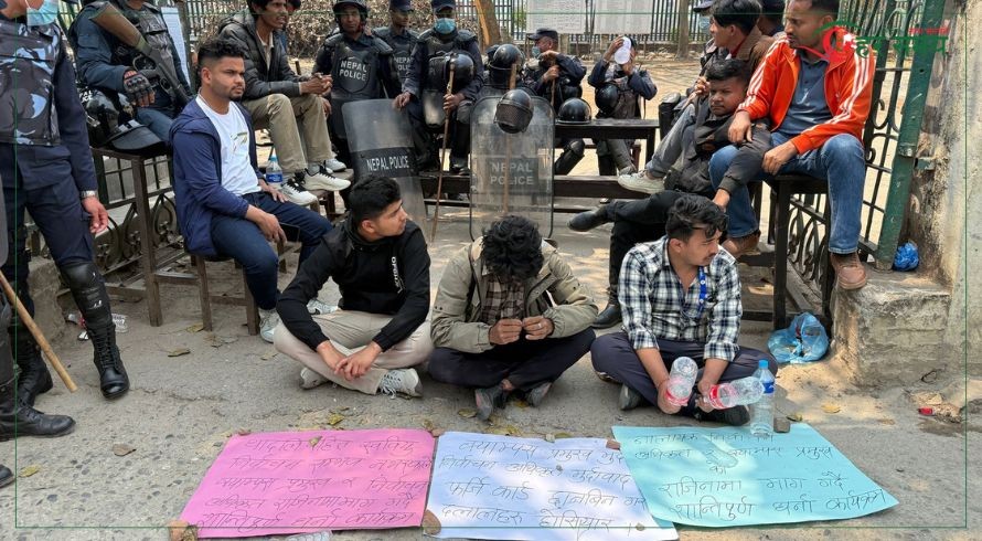त्रिचन्द्रमा स्ववियु सभातिका उम्मेदवारहरू धर्नामा