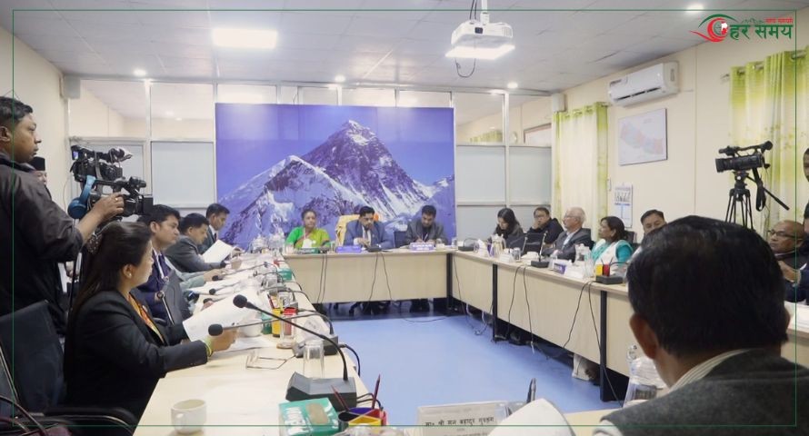 खाडी पुगेका महिलाहरूले वेदना पोखिरहँदा मन्त्रीहरू के हेरेर बसिरहनु भएको छ ?’