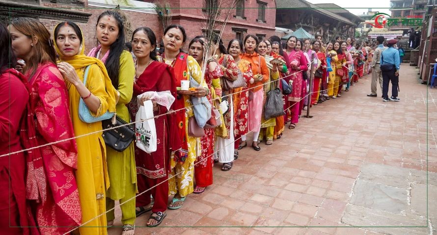 कृष्ण जन्माष्टमीको अवसरमा पाटनस्थित कृष्ण मन्दिरमा  भक्तजनहरुको भिड
