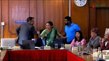सञ्चारमन्त्रीको अध्यक्षतामा बसेको कार्यक्रमबाट रिसाउँदै बाहिरिइन् आशिका 