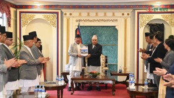 राष्ट्रपति पौडेल समक्ष निर्वाचन प्रतिवेदन २०८२ पेश