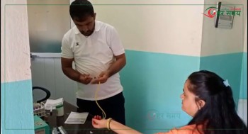 मन्थलीको आयुर्वेद तथा वैकल्पिक चिकित्सालयमा उपचार गर्न आउने बिरामीको सङ्ख्या बढ्दै