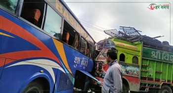 सात वटा सवारीसाधन एकापसमा ठक्कर खाँदा २१ जना घाइते