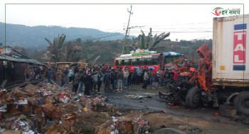 दुर्घटनामा स्कुल बसमा सवार २५ विद्यार्थीसहित ३५ जना घाइते
