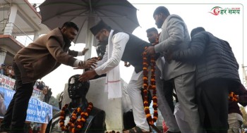 मधेशका प्रथम सहिद रमेश महतोको शालिकमा बालेन साहद्वारा माल्यार्पण