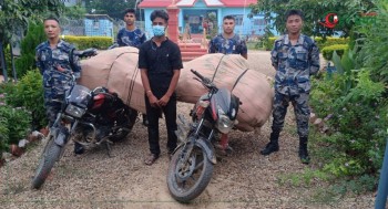 ५ लाख बढी मूल्यका भन्सार छलीको कपडा र मोटरसाइकलसहित रामकुमार पक्राउ