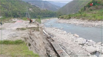तामाकोसी कटानले देवीटार बजार जोखिममा 