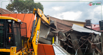 प्रहरी प्रभाग भत्काउन गएको महानगरको डोजरले कालमोचन घाट भत्कायो