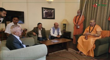 शेखरले भेटे स्वामी कैलाशानन्द महाराज, लगत्तै पुगे देउवा