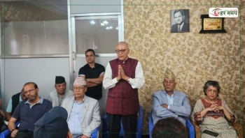   कांग्रेसभित्रको एकताको विषयमा डा. शेखरले गरे आफूनिकटकासँग छलफल