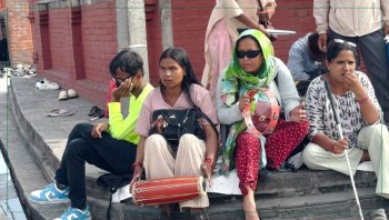 दृष्टिविहीन र अशक्तको पीडा : ‘भत्ता र मागेको पैसाले कति दिन बाँच्नु ?’