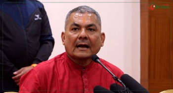 कसैले देश बनाउने जिम्मा लिन्छ भने म देश छोड्न तयार छु : दुर्गा प्रसाईँ