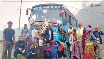 उर्माखुमा पहिलो पटक यात्रुवाहक बस पुग्दा स्थानीयले पूजा गरेर गरे स्वागत