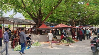 घट्यो हाटबजारको रौनक, क्रेता र विक्रेता आउनै छाडे