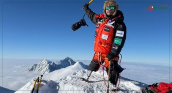 अपाङ्गता भएका हरि बुढा मगरद्वारा माउन्ट भिन्सनको सफलतापूर्वक आरोहण