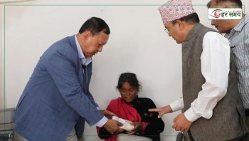 पूर्वमन्त्रीले बस्नेतले गरे गणेश नेपालीको परिवारलाई एक लाख रुपैयाँ आर्थिक सहयोग