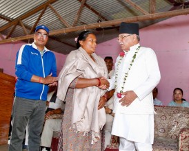 प्रचण्डद्वारा सहिद परिवारलाई सम्मान, विष्णु कुमारी लामिछाने पार्टीमा प्रवेश