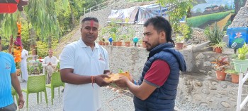 क्यान्सर पीडित बालिकाको उपचारका लागि प्रहरीले गर्‍यो आर्थिक सहयोग