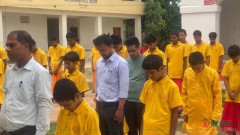 विपत्तिमा परी अनाथ भएकाहरुलाई राजकीय संस्कृत विद्यालयको साथ