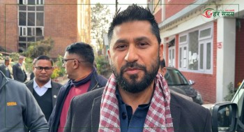 अदालत पुगेका रवि लामिछाने भन्छन् :ओलीले लगाएको गुन तिर्न अएको हुँ