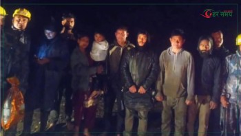 रोशी खोलाको बाढीले बगाएर बिपी मार्गमा काम गर्ने एक मजदुरको मृत्यु, ७ जनाको उद्धार