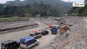 रोशी खोलामा पानीको सतह घटेपछि बिपी राजमार्ग सञ्चालनमा