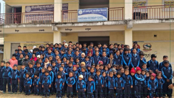 सामुदायिक विद्यालयका चारसय विद्यार्थीलाइ पोसाक वितरण