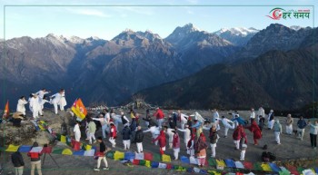 तीन हजार आठ सय मिटरको उचाइमा योग साधना (फोटो फिचर)