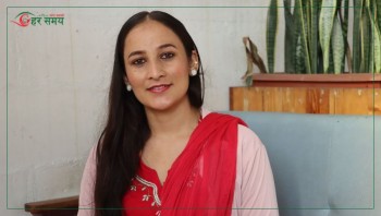 ठाडी भाकामा गाउँ सम्झिँदै हरिना : ‘मञ्चमा गुञ्जिँदा आफ्नै गाउँघर फर्किएजस्तो लाग्छ’ (भिडियोसहित)