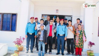 सिन्धुपाल्चोक प्रहरीले फेला पार्‍यो हराएका ९ मोबाइल, सम्बन्धित धनीलाई बुझायो