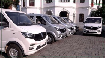 स्वयम्भू हारती टूर्स एण्ड ट्राभल्सलाई १८ वटा जुबाओ भ्यान हस्तान्तरण  (भिडियोसहित)