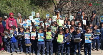 अक्कल कोपिला फाउन्डेसन द्वारा मुगुका १९० विद्यार्थीलाई स्टेशनरी सामग्री वितरण