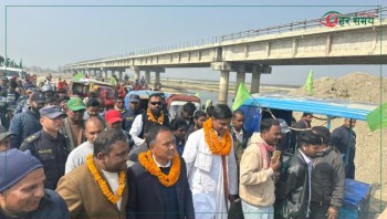 सिराहा–धनुषा जोड्ने कमला पुल हुँदै कुलमान घिसिङको चुनावी अभियान सुरु