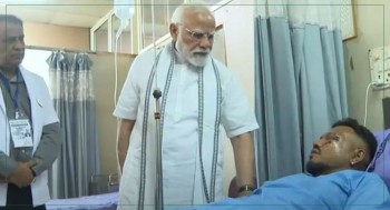 अहमदाबाद दुर्घटनामा बाँचेका एकमात्र यात्रुलाई भेटे मोदीले