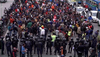 ओलीको पक्राउविरुद्ध आन्दोलन जारी, प्रधानमन्त्री र गृहमन्त्रीमाथि छनबिनको माग