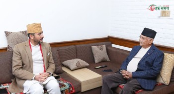 मन्त्री खरेलले भेटे अध्यक्ष ओलीलाई