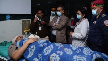 गृहमन्त्री अर्यालद्वारा धादिङ बस दुर्घटनाका घाईतेको अवस्थाबारे जानकारी