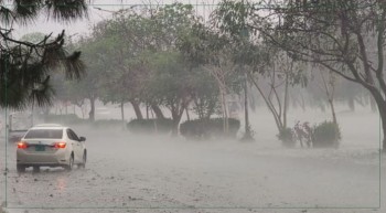 पाकिस्तानमा भीषण असिना वर्षा, सयौं गाडी र घरमा क्षति