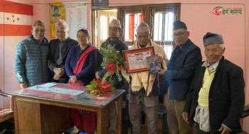 इन्द्रावतीका चार अग्रज कांग्रेस नेतालाई प्रजातान्त्र सेनानी संघद्वारा सम्मान