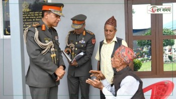 सशस्त्र प्रहरी महानिरीक्षक पौडेलद्वारा सहिद परिवारसँग भेटघाट