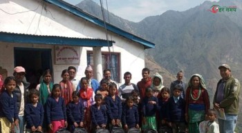 अपाङ्गता भएका र विपन्न बालबालिकालाई खाद्यान्न र शैक्षिक सामाग्री वितरण