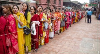 कृष्ण जन्माष्टमीको अवसरमा पाटनस्थित कृष्ण मन्दिरमा  भक्तजनहरुको भिड