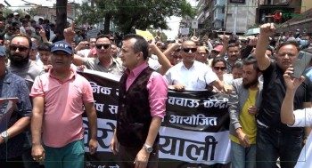 ७ बुँदे माग राख्दै सार्वजनिक यातायात बचाऊ संघर्ष समिति प्रदर्शनमा