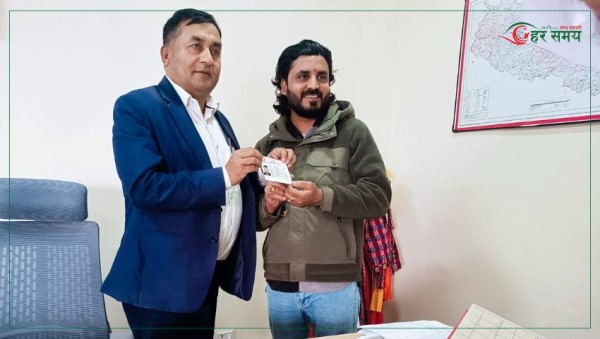 सर्लाहीमा पहिलो पटक आमाको नामबाट नागरिकता वितरण