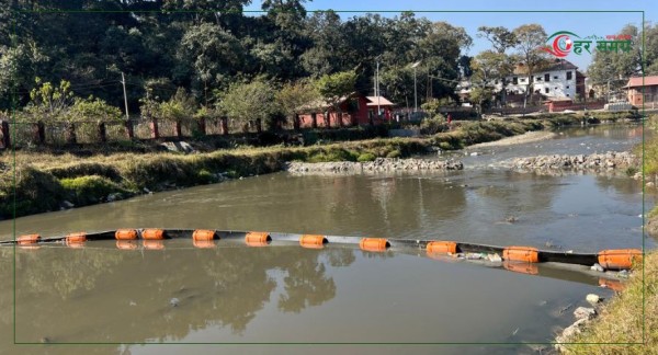 बागमती नदीमा तैरिने फोहोर पदार्थहरू संकलन गर्न ट्रास बेरियर राखियो