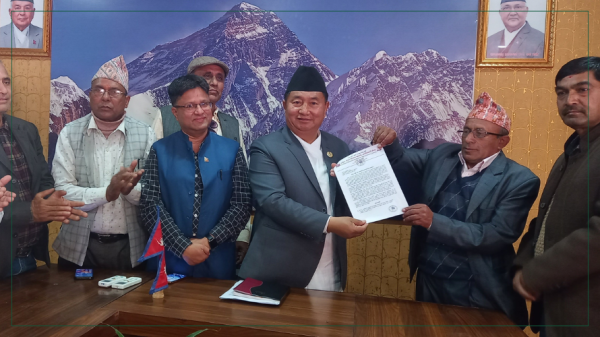 जमिन बाँझो राख्नेलाई कारबाही माग गर्दै मुख्यमन्त्रीलाई ज्ञापनपत्र
