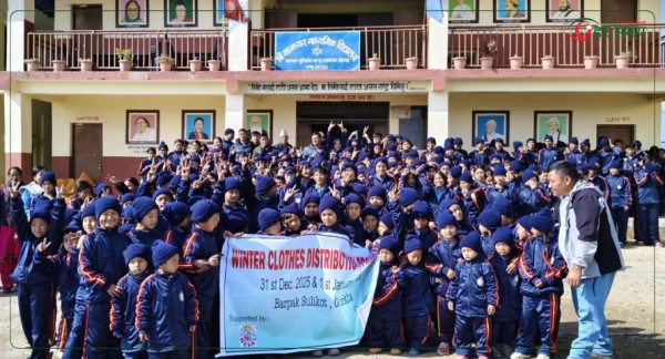 सुलिकोटका बालबालिकालाई न्यानो कपडा वितरण