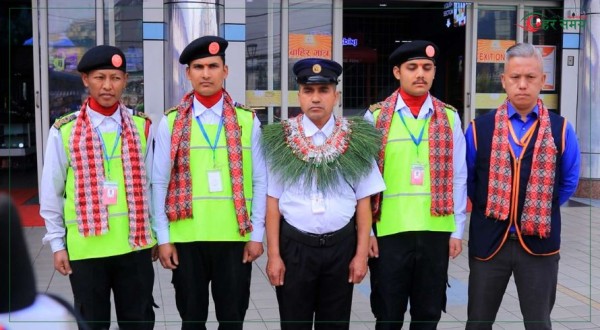 भाटभटेनीको तोडफोडमा प्रतिकार गर्ने सुरक्षाकर्मी ५ लाख नगद र पाँच ग्रेड बढुवासहित सम्मानित